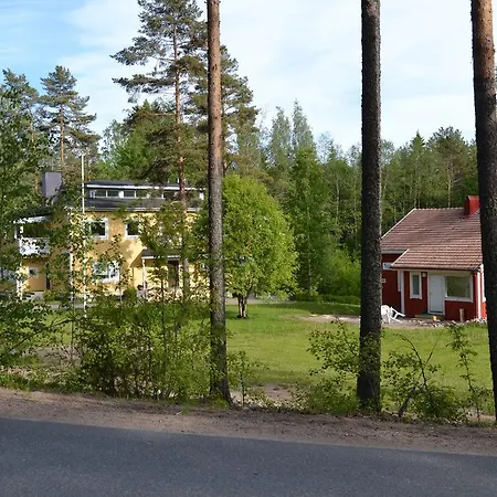 Kuninkaankartano 旅馆 *