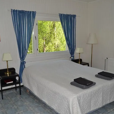 Kuninkaankartano 旅馆 *